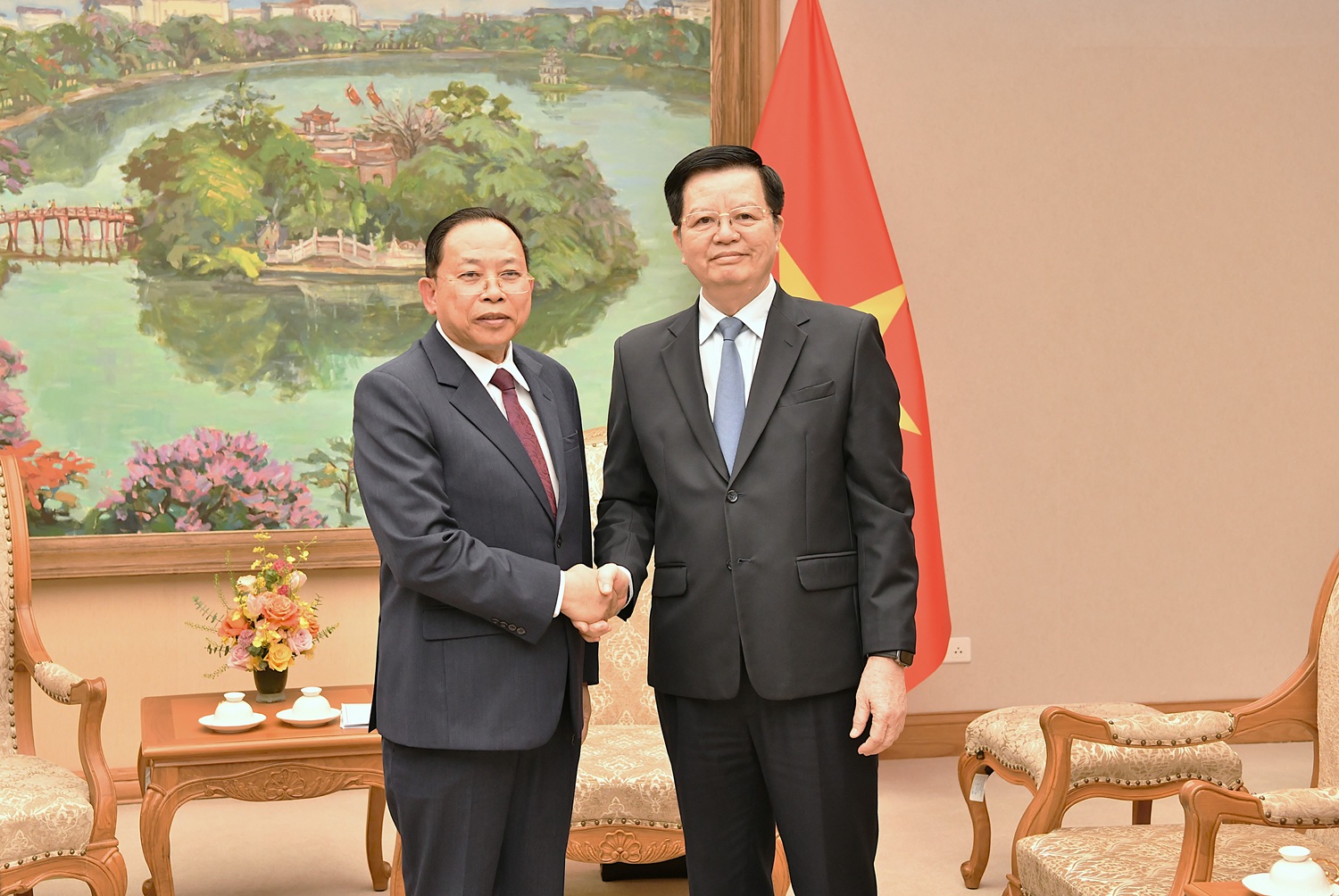 Đoàn Bộ Lễ nghi và Tôn giáo Vương quốc Campuchia thăm, chào xã giao Phó Thủ tướng Mai Văn Chính